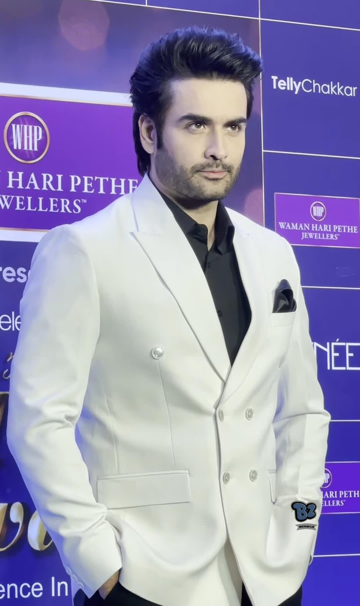 _imzone_'s tweet image. When  you can&apos;t deny...how handsome  he   is ....💙

#VivianDsena  #Vdians