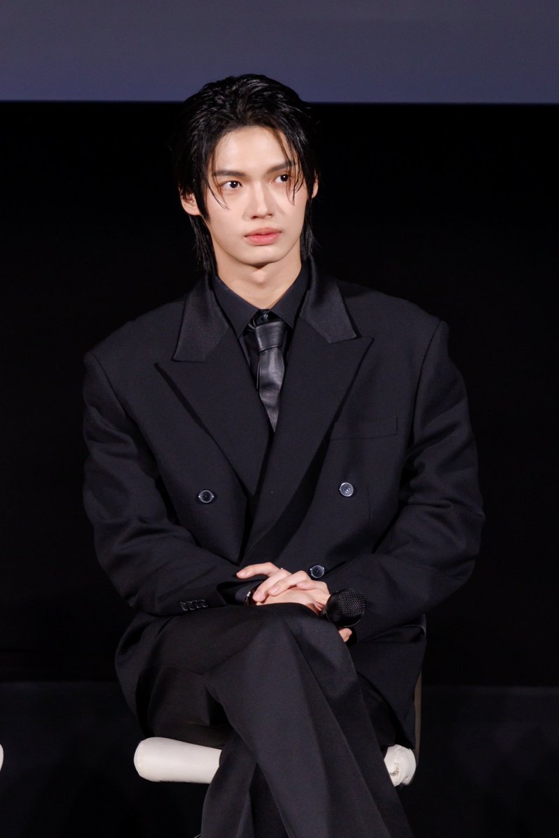 Hello98_th's tweet image. “วิน-เต้ย” นำทีมเปิดปมปริศนาความเชื่อลึกลับ
ดูตอนแรกซีรีส์ “บุหงาหมื่นภมร ENIGMA BLACK STAGE” แฟนๆ ลุ้นตัวเกร็ง
ในงาน “บุหงาหมื่นภมร Enigma Black Stage First Screening”

🔗facebook.com/share/p/174xwB…

#winmetawin #ToeyJarinporn #enigmablackstageep1 #EnigmaBlackStage