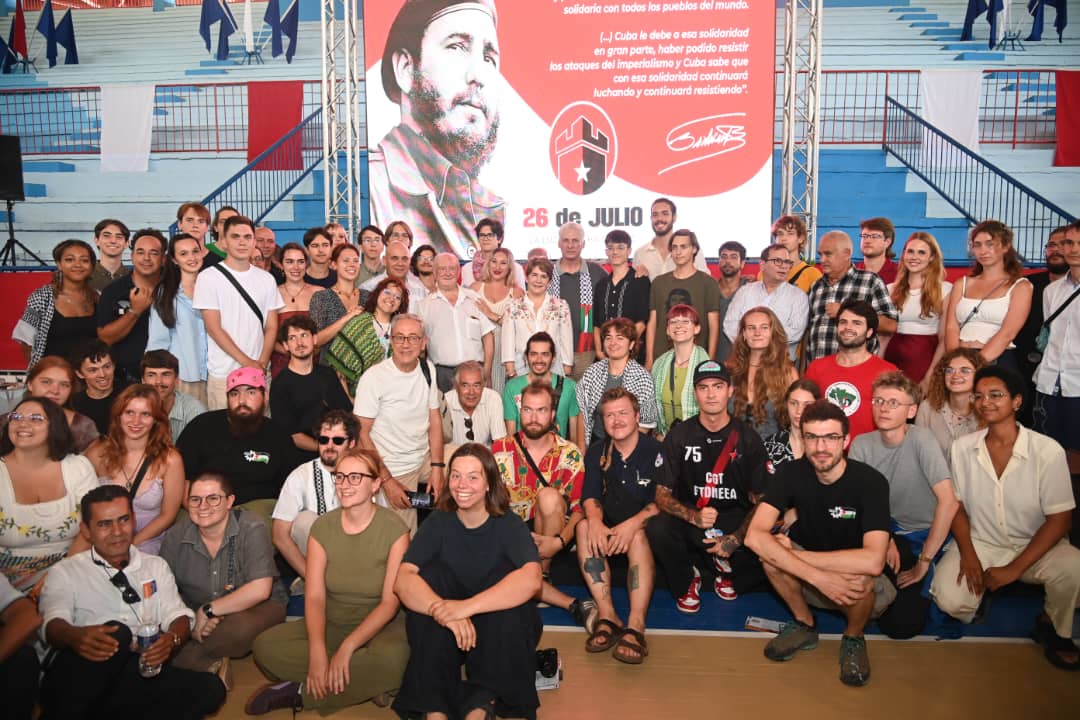 EmbaCubaFrancia's tweet photo. Rencontre de solidarité à Ciego de Avila avec des membres de brigades et contingents de plusieurs pays

Des jeunes français représentant le syndicat FTDNEEA- CGT, le @_MJCF et les @JRCF_ font partie de la 52 Brig. Européenne José Marti 

Merci pour votre soutien à Cuba

🇨🇺🇫🇷🇨🇺🇫🇷 https://t.co/oJH183oYJb