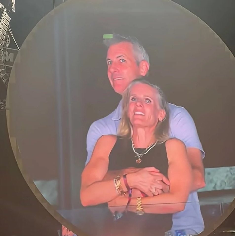 <a href="/imam_hit/">Dramatično dosadan</a> <a href="/AndreanaCekic/">Andreana Čekić</a> LJUBOMORAN, A JOŠ OŽENJEEEN 🤌🏼