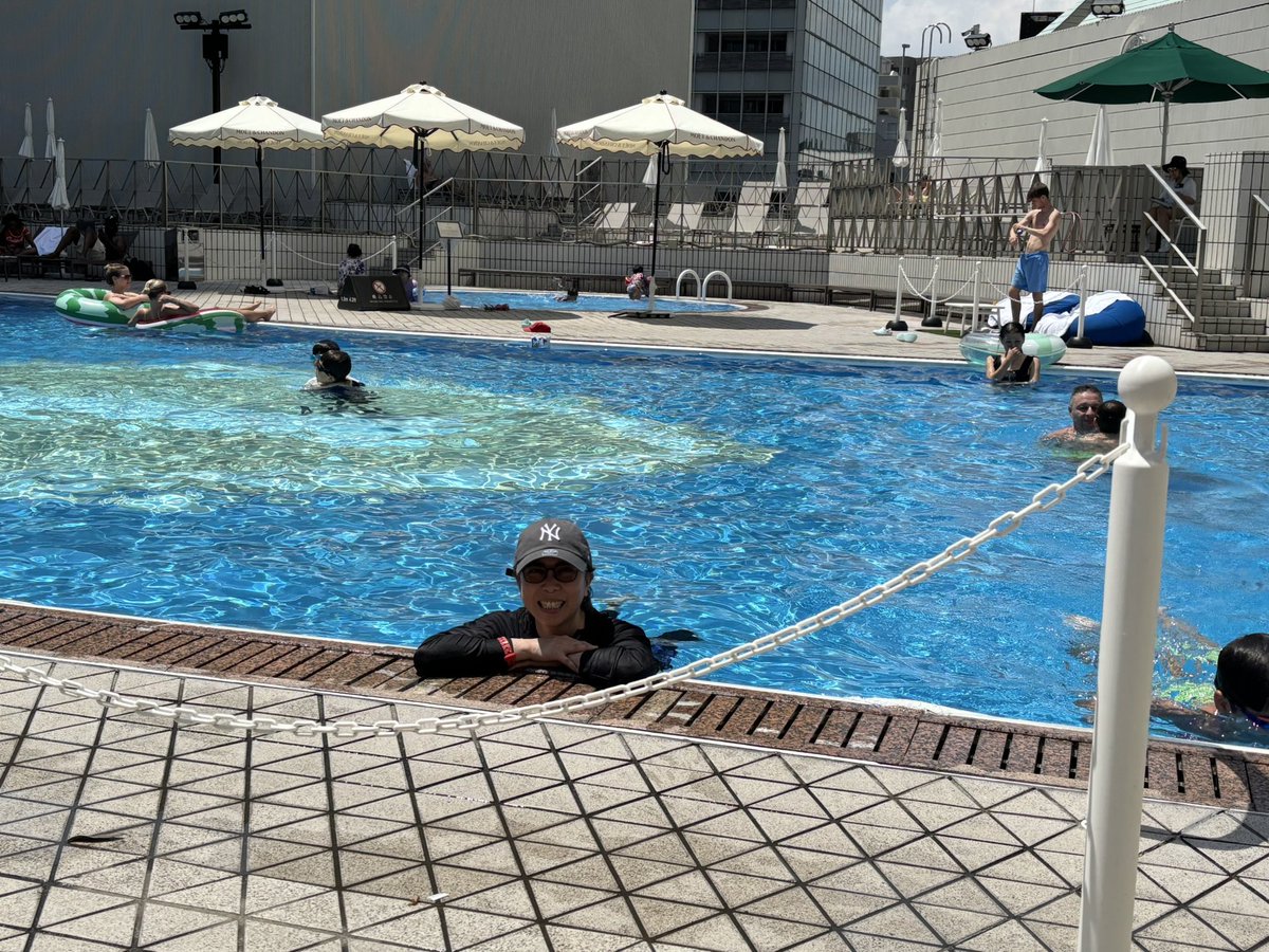 RUI_Panache's tweet image. るいの夏休み後半戦
プールに行ってきました
久しぶり過ぎて泳ぎ方を忘れましたがビート板で練習
ホテルプールは綺麗で優雅に過ごせました
いい運動になったしまた行きたい