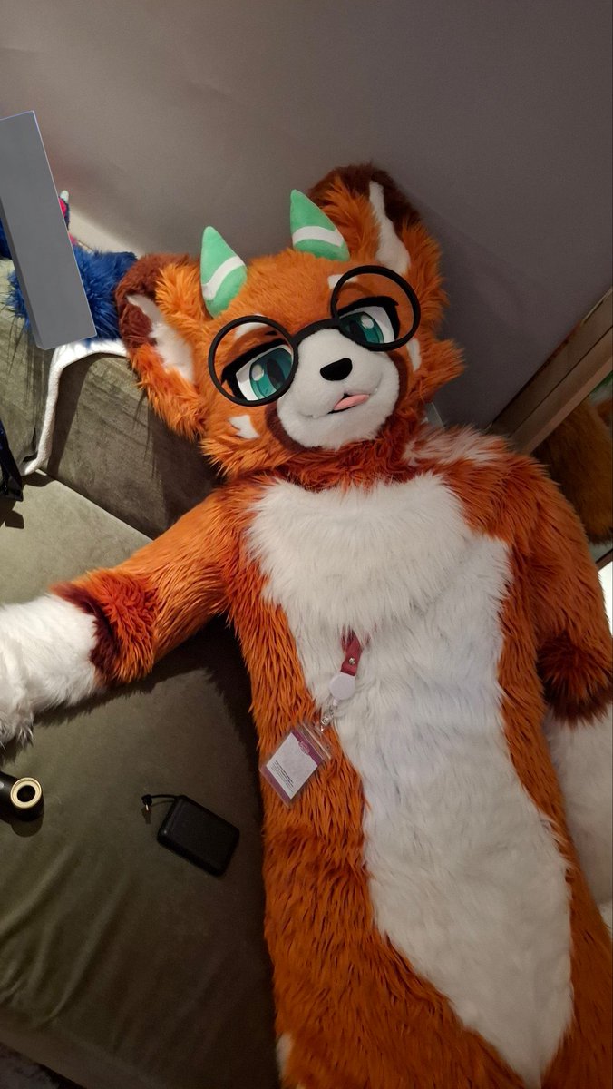 #UTFG2025 

Fursuiting, Fainting, Exhausted