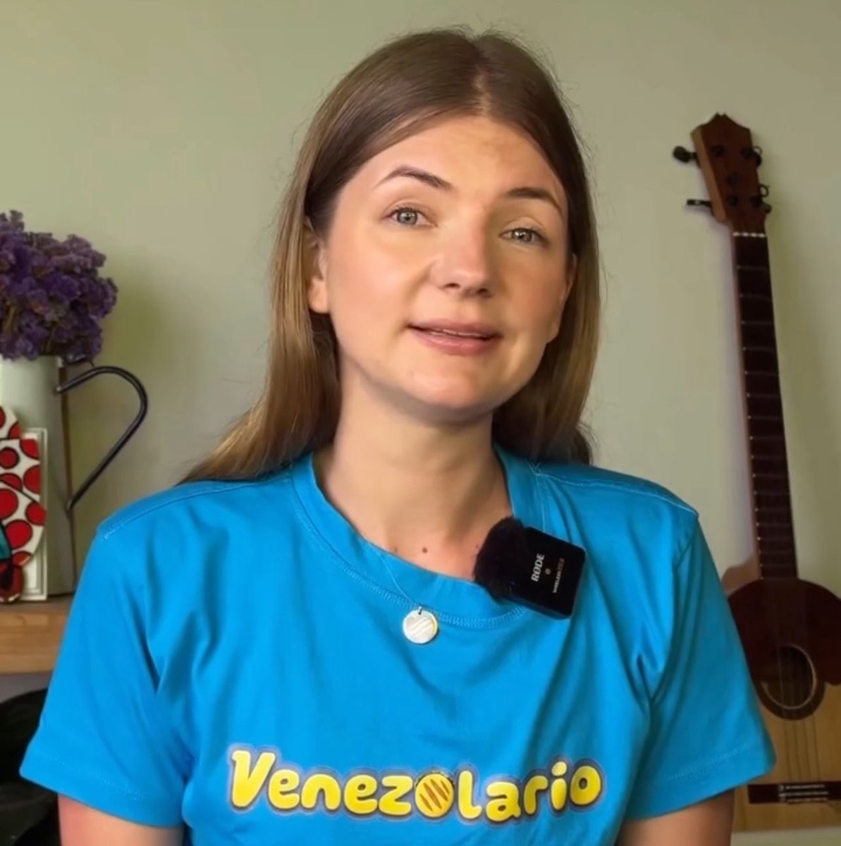 untalperezv's tweet image. Un par de jóvenes venezolanos, Katty Kanzler y Ronal, junto a un equipo lleno de creatividad y coraje, han creado Venezolario: un juego para teléfonos móviles que no solo entretiene, sino que nos reconecta con lo que somos.
La idea es tan brillante, tan honesta y necesaria, que…