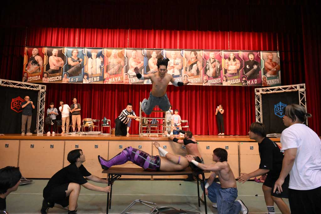 ddtpro's tweet image. 【青梅大会ハイライト】HARASHIMAが先輩・真壁とのチームで地元・青梅で凱旋勝利!「今回で終わらさずに、もっと続けてまたやっていきたい」/飯野&納谷が秋山&大地との激闘制し、KO-Dタッグ王座初V! 8・30ひがしんで佐々木&岡谷が挑戦
ddtpro.jp/results/688489…
#ddtpro