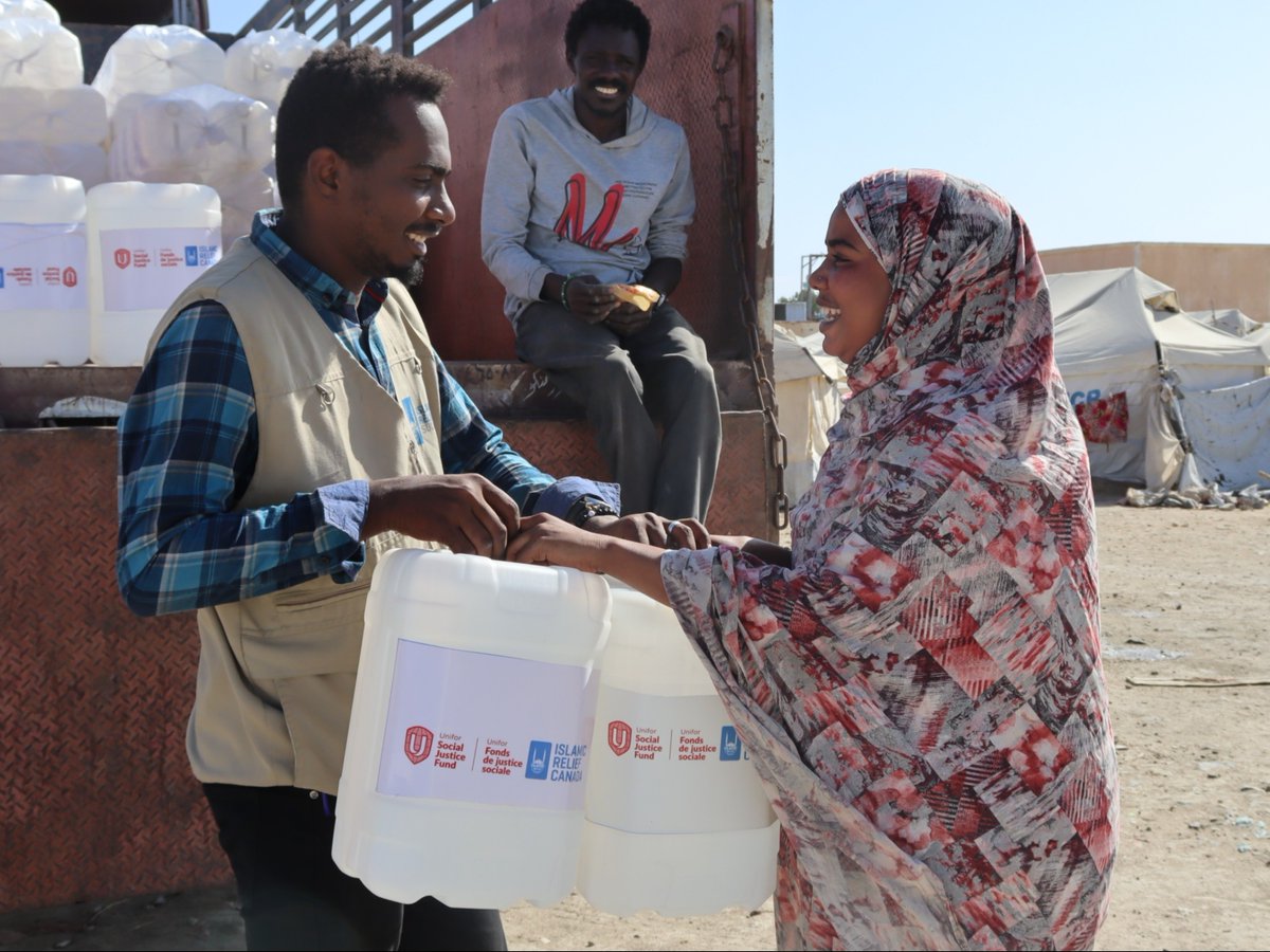 IslamicReliefUK's tweet image. 🔴 Since the start of the conflict in #Sudan, you've supported over 1.2 million people – that's no small feat!
Water, food, medical supplies, psychosocial support, and shelter are just a few of the ways you've provided a lifeline. 🫶🏾
Thank you! 💙 iruk.co/sudan