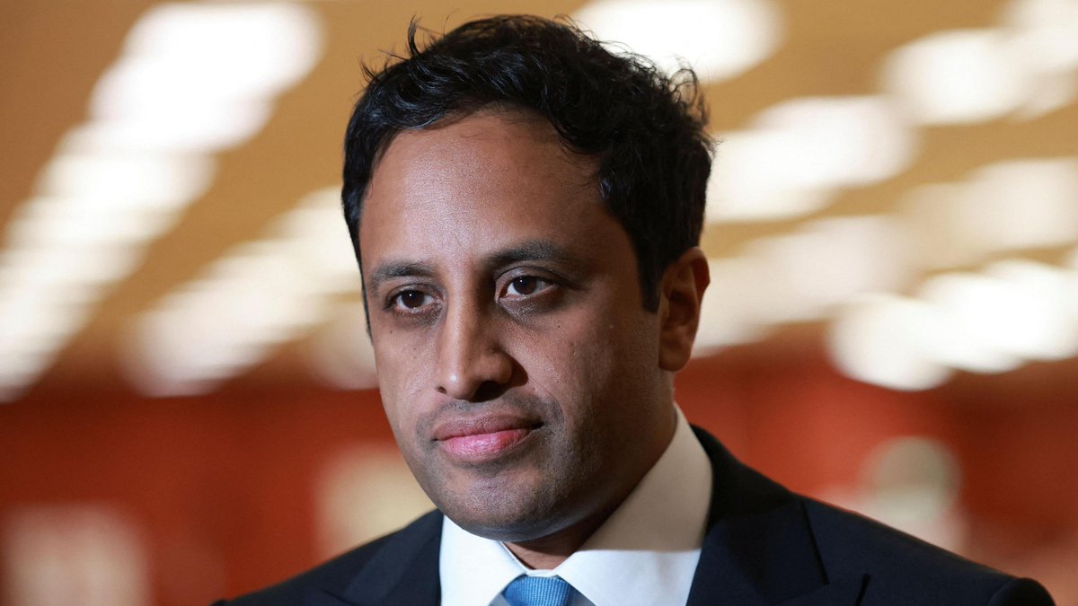 TheMercianNews's tweet image. 🚨BREAKING: Zia Yusuf says Reform UK will repeal the Online Safety Act and attacks Suella Braverman and Robert Jenrick.

"The people who did this by the way were the Tories.  Including the ones who now present themselves as against all this."

"People like Suella Braverman,…