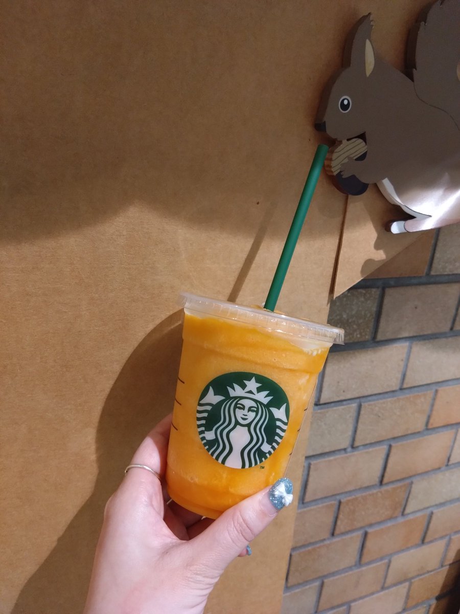 _m_m_mai's tweet image. イベントの差し入れにスタバチケをくださるのは富豪の方なのでしょうか…？有難うございます美味しくいただいております🥳🫶（マンゴーが好きです🩷）