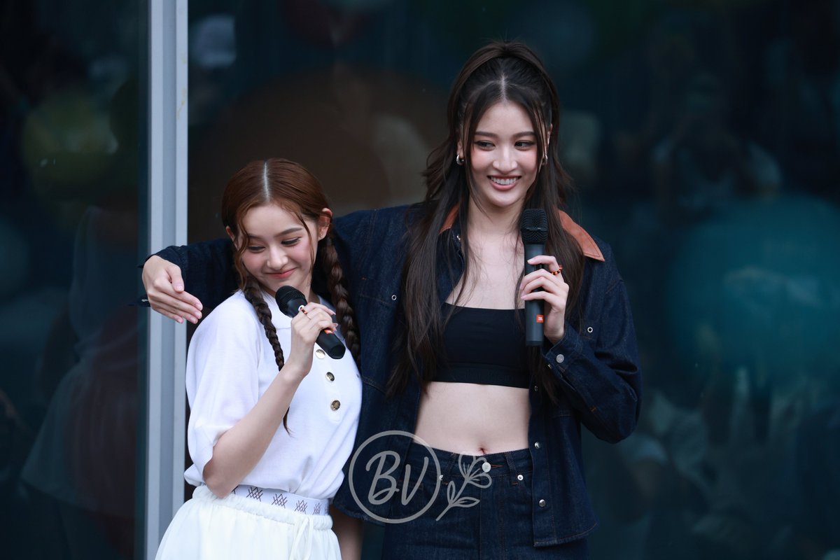 JisooIsMyQueen2's tweet image. Not Mim checking if View will push through 😋
#มหกรรมนิยายนานาชาติ2025xVM
#ViewMim #วิวมิ้ม