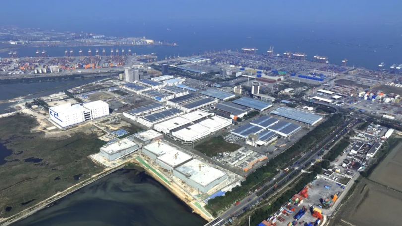 thisisGBA's tweet image. #Trade | #Guangzhou's bonded logistics trade soared to RMB56.65 billion in H1 2025, up 29.9% YoY, driving 13.6% of the city's foreign trade growth! 🚀
#Nansha, Baiyun Airport, and Huangpu zones led with a 42.7% surge, covering just 0.1% of land but 18.9% of trade. 📈
Growth…