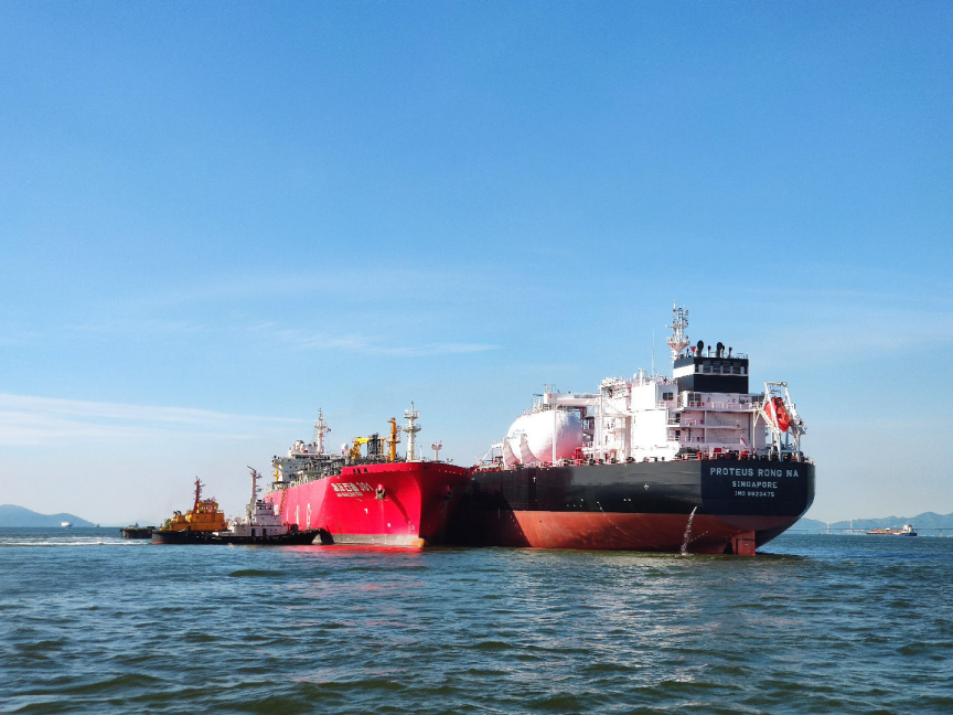 thisisGBA's tweet image. #Trade | #Guangzhou's bonded logistics trade soared to RMB56.65 billion in H1 2025, up 29.9% YoY, driving 13.6% of the city's foreign trade growth! 🚀
#Nansha, Baiyun Airport, and Huangpu zones led with a 42.7% surge, covering just 0.1% of land but 18.9% of trade. 📈
Growth…