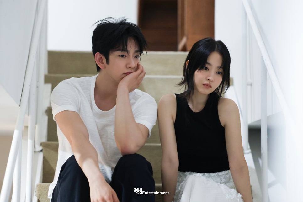 withjinyoung922's tweet image. 아 너무 좋아 .. 제발 더줘요