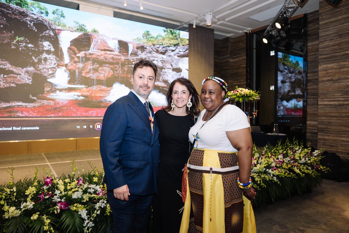 Contamos con la participación de la Viceministra de Relaciones Exteriores de Vietnam🇻🇳, Le Thi Thu Hang, y una nutrida asistencia del cuerpo diplomático, representantes del gobierno, colombianos, agencias de viaje y medios de prensa. Todos degustaron platos icónicos de la