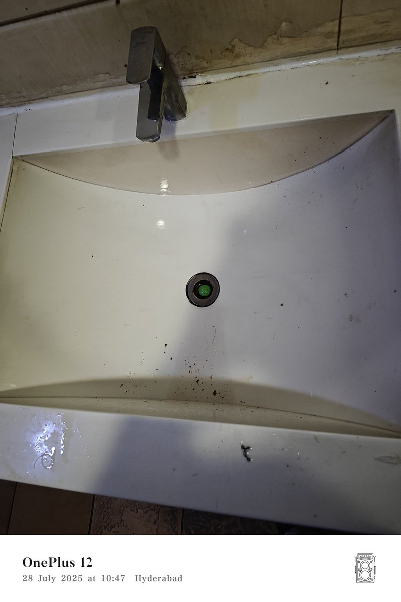 ArunBee's tweet image. Dear @kimshospitals,
Hospital care and hygiene go hand in hand and one of the true benchmarks of hygiene is the condition of the washrooms.

Regretfully, your hospital falls short on that front.

Dirty wash basin and non functional broken sanitizer dispenser are the proof.
