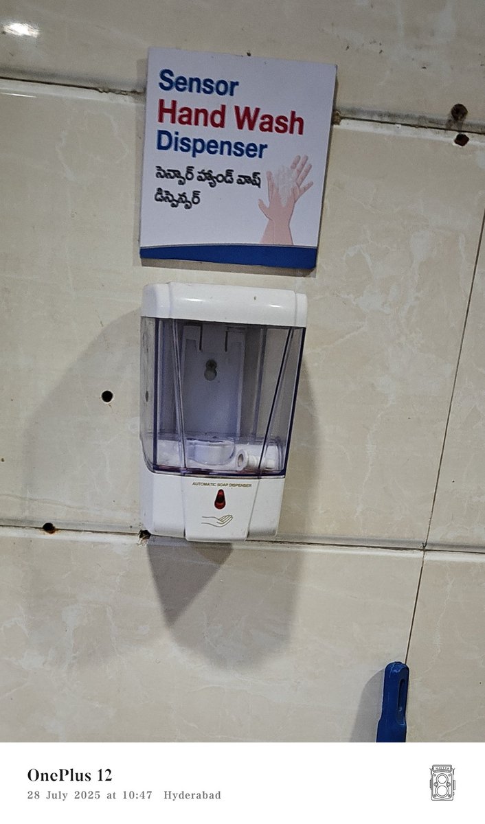 ArunBee's tweet image. Dear @kimshospitals,
Hospital care and hygiene go hand in hand and one of the true benchmarks of hygiene is the condition of the washrooms.

Regretfully, your hospital falls short on that front.

Dirty wash basin and non functional broken sanitizer dispenser are the proof.