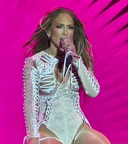 fashionspider's tweet photo. On Aura Tout Vu habille Jennifer Lopez https://t.co/b9a1aBDfgu
#jenniferLopez #Jlo #OnAuraToutVu #Birhtday #concert #UpAllNightTour #mode #surmesure #exclusivité #star #fashion #couture #création #FashionSpider #FrédéricBlanc @onauratoutvu https://t.co/ItkHARFqZK