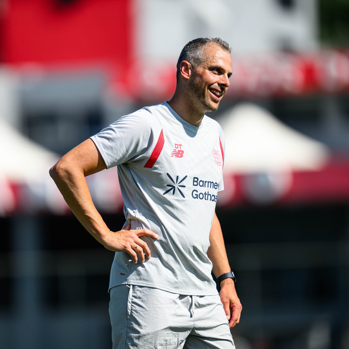 bayer04_es's tweet image. ¡Y hoy tenemos otro cumpleaños! 🎂
¡Felicidades a David Thiel, nuestro entrenador de porteros! 🎉
#SomosBayer04 🖤❤️