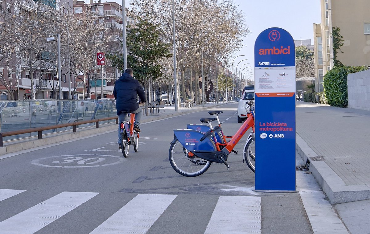 L’ <a href="/ambici_oficial/">AMBici</a> amplia l’horari fins a les 02 hores de la matinada.

El nou horari s'aplicarà a partir de l'1 d'agost i cada dia de l'any.

elprat.digital/2025/07/28/lam…