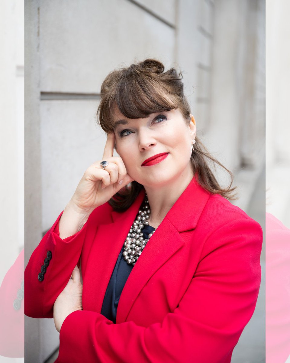 Brilliant But Invisible?
How about gearing up to with a goal to be VISIBLY BRILLIANT? (The title of my new book).
How can you be Visibly Brilliant? To find out, sign up to my Friday Tips here: 
sbee.link/rqfunkt3xy
#VisiblyBrilliant