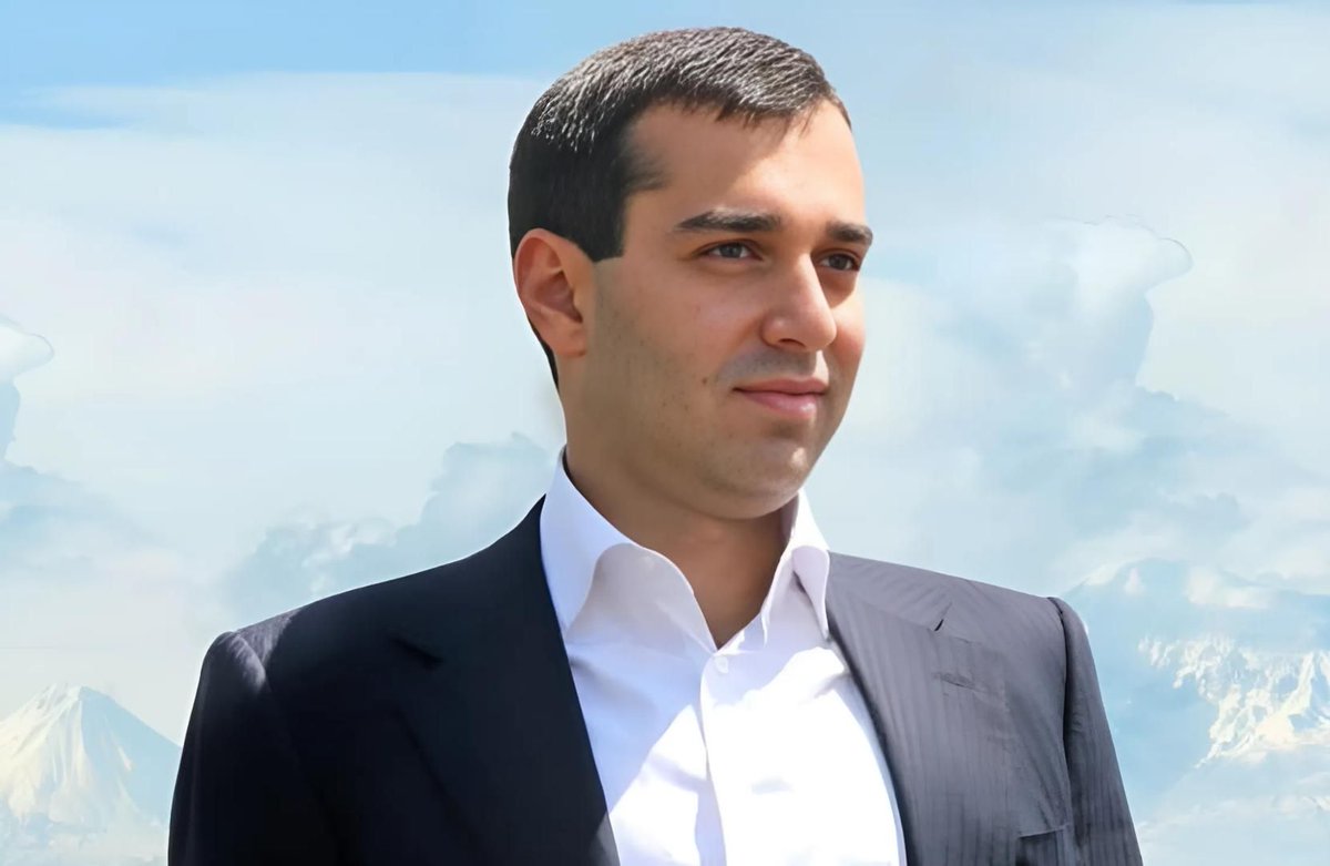 Hetq_Trace's tweet image. Հովիկ Աբրահամյանի որդուն և կնոջը աճուրդով վաճառած հողերի գործը դեռ շրջապտույտի մեջ է
buff.ly/eI6EvVc