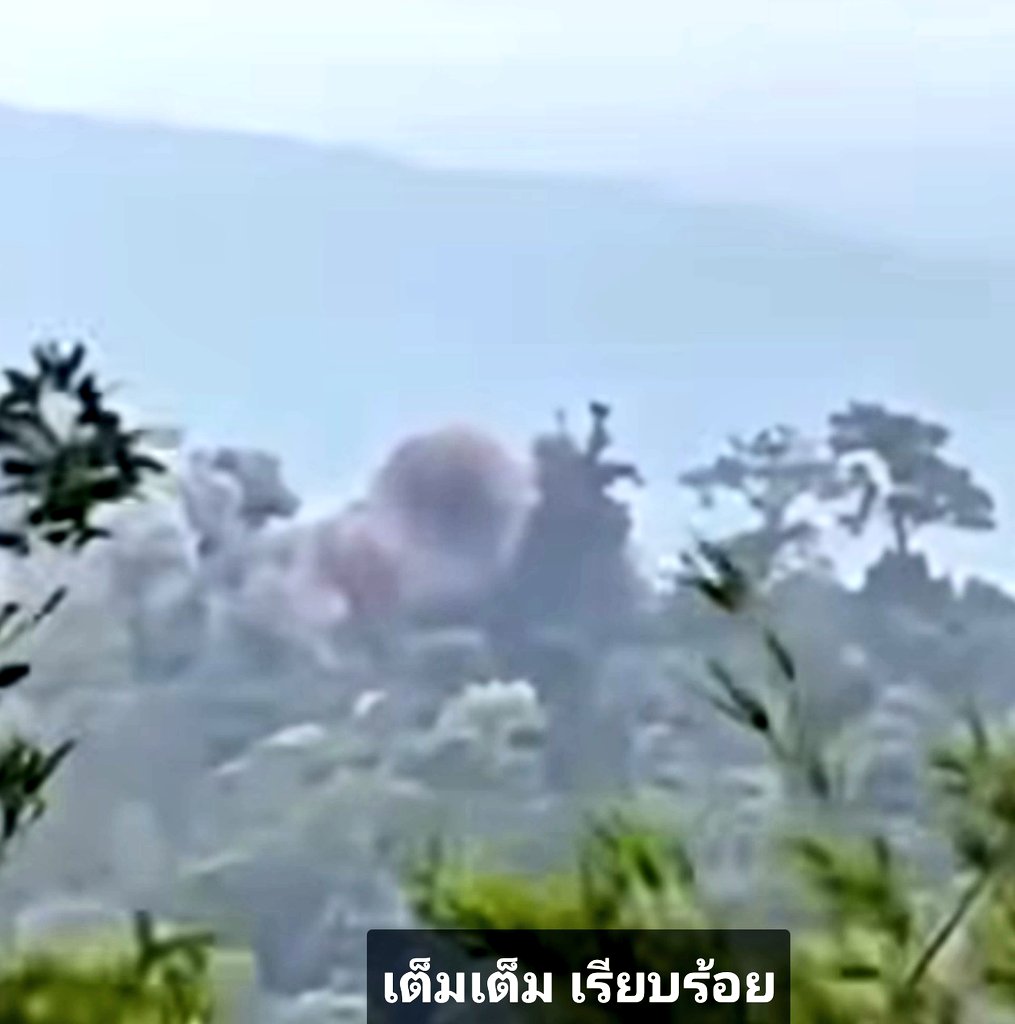 joe_black317's tweet image. นาทีเครื่องบินขับไล่ F-16 ของกองทัพอากาศไทย โจมตีทิ้งระเบิดใส่ฐานที่มั่นทางทหารกัมพูชาอย่างแม่นยำ

 หลังเสร็จสิ้นภารกิจ เครื่องบิน F-16 ได้เดินทางกลับฐานปฏิบัติการอย่างปลอดภัย

#CambodiaOpenedFire 
#ไทยกัมพูชา