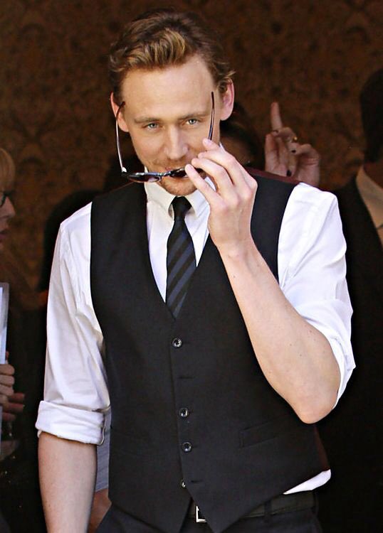 binestom's tweet image. Find a man who looks at you like this one.
#ManCrushMonday
#TomHiddleston
#ManCrushForever