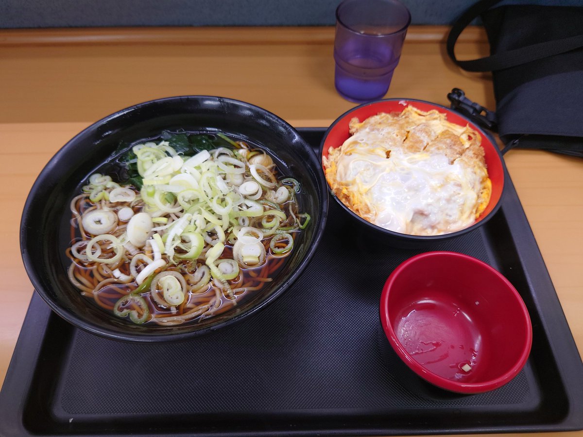 A_redlineRec's tweet image. 「富士そば」は早朝が一番美味い。