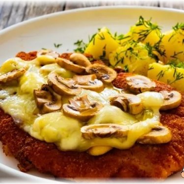 Mushroom and Cheese Schnitzel

#different_recipes #food #foodporn #foodphotography #foodblogger #yummy #foodlover #delicious #foodgasm #foodies #homemade #healthyfood #tasty #foodpics #love #yum #cooking #foodblog #chef #restaurant #recipe #recipes