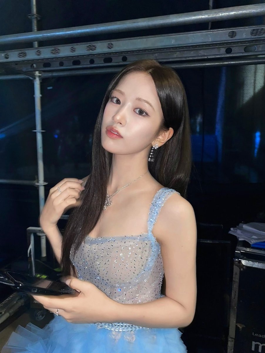 bamgun_'s tweet image. 배우느낌 있다 너..