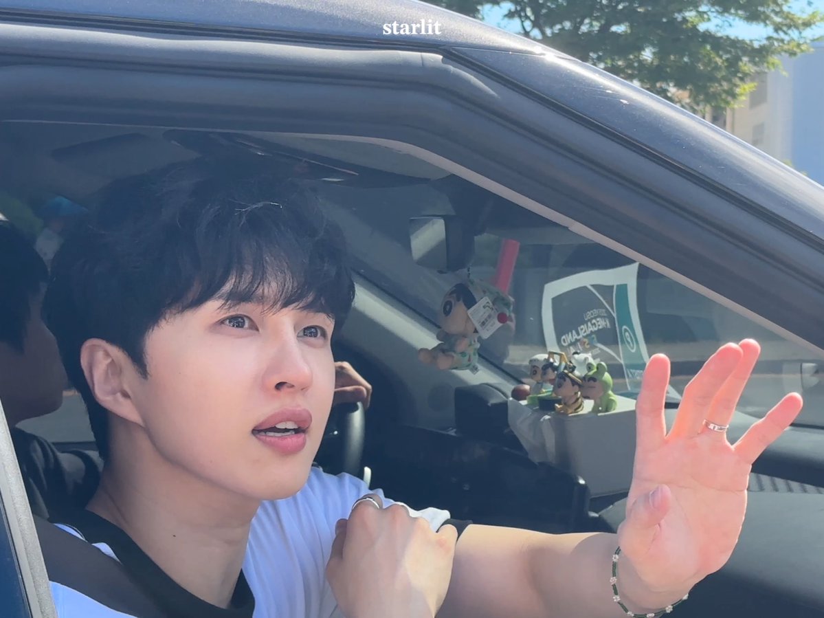 starlixxt's tweet image. 250726 여수 K-메가 아일랜드 페스티벌 퇴근길
,,,,😇
#켄 #이재환 #빅스 #KEN #VIXX
@jaehwany0406