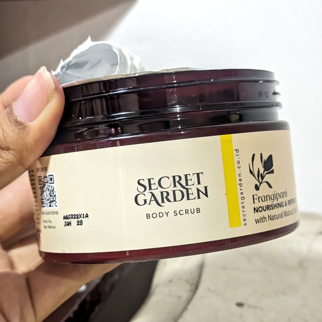 Folkloromance's tweet image. although the government makes questionable choices i&apos;m still willing to spend 111 ribu rupiah for this body scrub

KARENA WANGI BANGET....... BENERAN WUANGI BGT BGT BGTBGT POL POLAN GAK PERNAH NYIUM FRANGIPANI SCENT YG SEWANGI INI
