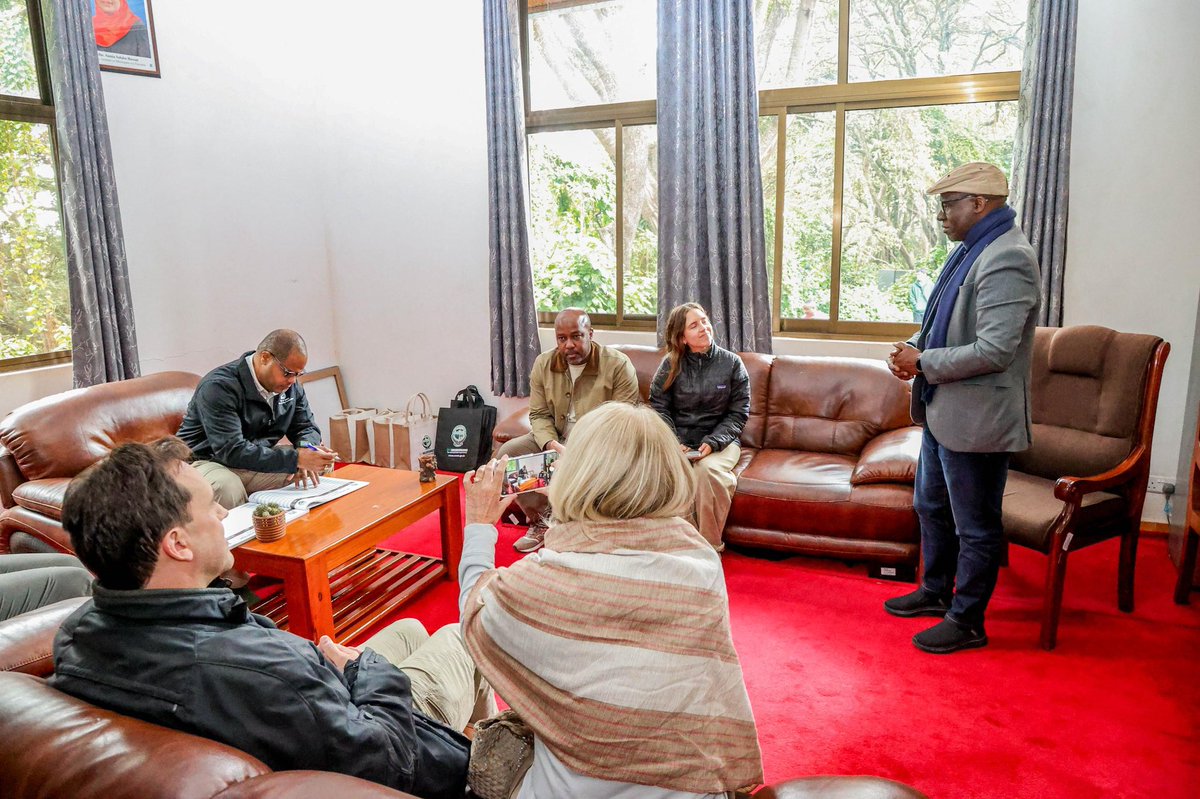 📍Ngorongoro

▪️KRETA YA NGORONGORO YAMVUTIA MEYA WA JIJI LA DALLAS MAREKANI, AAHIDI KUREJEA NA FAMILIA YAKE

Eneo la hifadhi ya Ngorongoro limeendelea kuwa kimbilio la wageni mashuhuri duniani ambapo, Meya wa Jiji la Dallas nchini Marekani, Mhe. Eric Johnson kwa mara ya kwanza