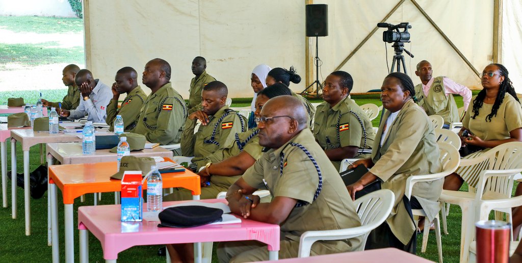 MukiibiR16955's tweet image. AIGP Jesse Kamunanwire opened the workshop at Police HQ, Naguru empowering officers to serve with empathy, manage records better &amp;amp; support retirees.
@PoliceUg