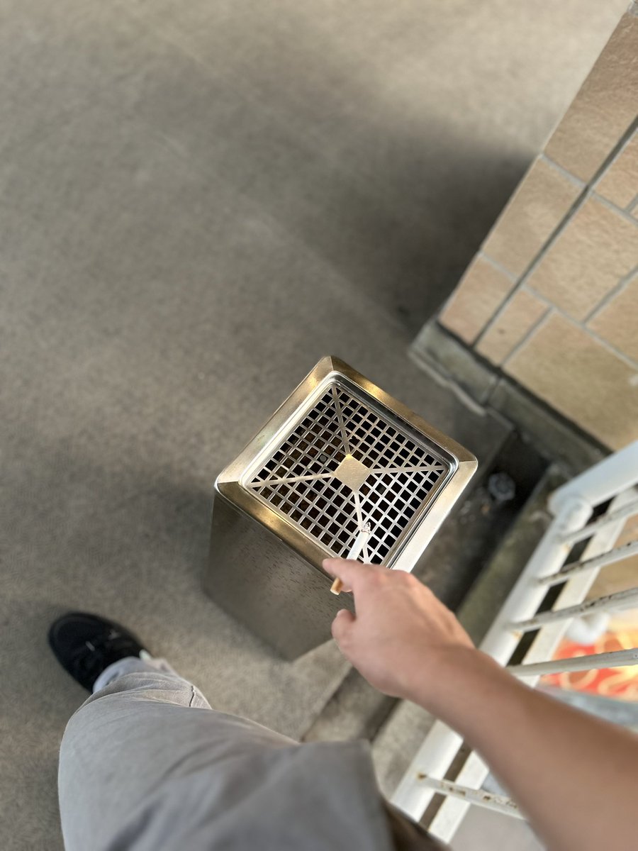 biggodmio's tweet image. お気に入りのヤニスポット🚬