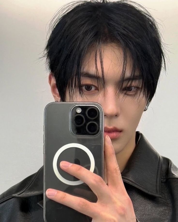 namkimz7's tweet image. i can’t be the only one who thought they were the same person at first 😭😭