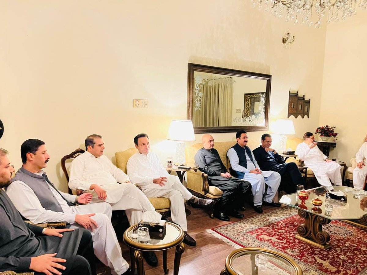Hashim Khan 𝕏 (@hashimkhan_2000) on Twitter photo سابق سینیٹر فاروق احمد خان کے گھر پُرتکلف عشائیے کا اہتمام۔امیدوار PP-112 بیرسٹر عمر اسرار خان، وفاقی وزیر داخلہ طلال چوہدری، میاں عرفان منان، علی گوہر بلوچ، حسن رشید خان، عثمان خان، میاں فاروق،میاں عبدالمنان، راجہ دانیال، میاں قاسم فاروق سمیت معزز شخصیات کی شرکت۔
<a href="/umerahmadkhan/">Umer Ahmed Khan</a> سابق سینیٹر فاروق احمد خان کے گھر پُرتکلف عشائیے کا اہتمام۔امیدوار PP-112 بیرسٹر عمر اسرار خان، وفاقی وزیر داخلہ طلال چوہدری، میاں عرفان منان، علی گوہر بلوچ، حسن رشید خان، عثمان خان، میاں فاروق،میاں عبدالمنان، راجہ دانیال، میاں قاسم فاروق سمیت معزز شخصیات کی شرکت۔
<a href="/umerahmadkhan/">Umer Ahmed Khan</a>