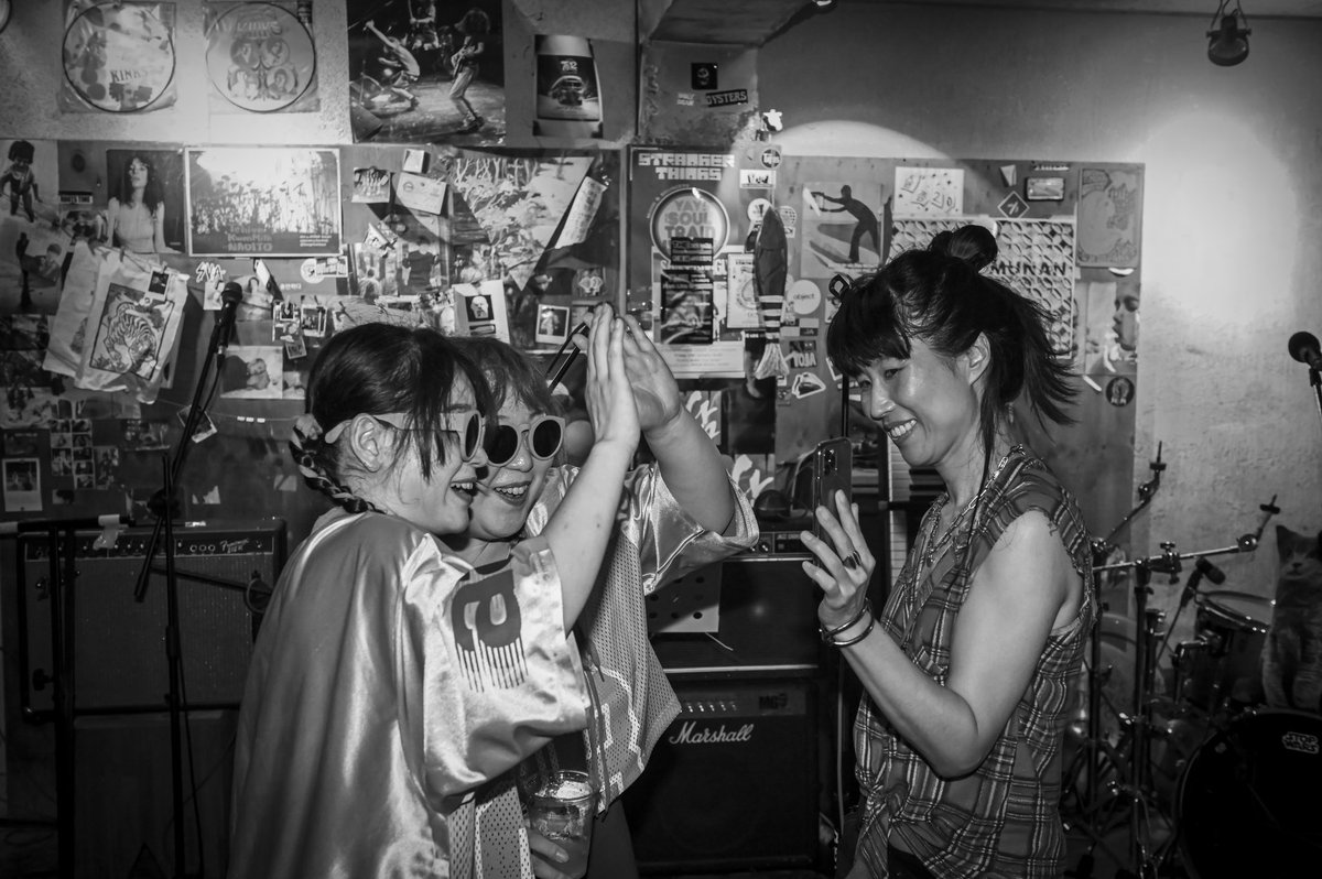 스트레인지 프룻의 20주년 공연에 
조동희 언니, 3호선 버터플라이와 한 무대에!

멋진 뮤지션들과 멋진 공간에서 
함께 나이들어가고 있다는 것이 
뿌듯하게 느껴지는 밤이었어요. 
(미미는 나이가 없지만ㅋㅋ)

스트레인지 프룻 20주년 축하드립니다!!!