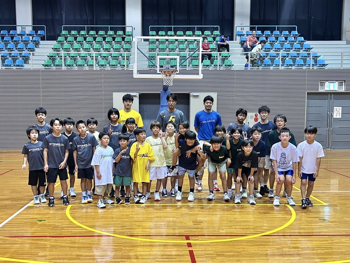 籔内HCによるバスケットボール講習会🏀

昨日7/27(日)は、小豆島を訪問！
🟡小豆島中学校
🟡土庄ミニバス
🟡小豆島ストーンズジュニア

みなさん、ありがとうございました✨
小豆島合宿でもよろしくお願いします！

#籔内幸樹
#小林巧
#CREATEVV
#香川ファイブアローズ