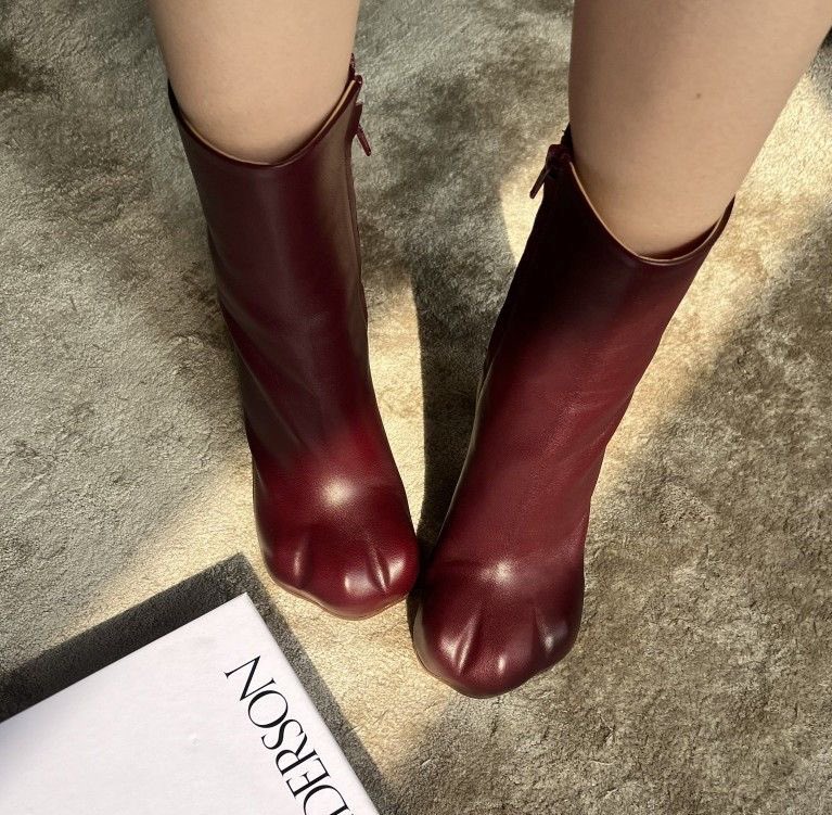คนที่จะใส่ cat boot