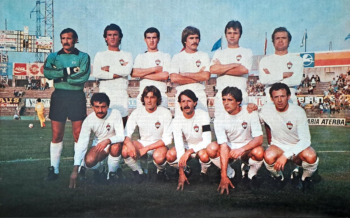 ⚪️⚪️ Onteniente CF 1979/80. En su tercera campaña seguida en Segunda B no pudo mantenerse y descendió, último clasificado Grupo 2. Cayetano Ré era el entrenador.

📸 Feliciano, Manolín, Insa, Navarro Lomas, Merchán, Martínez Miró, Penadés, Moreno, Antonio Cambra, Roberto y Juano.