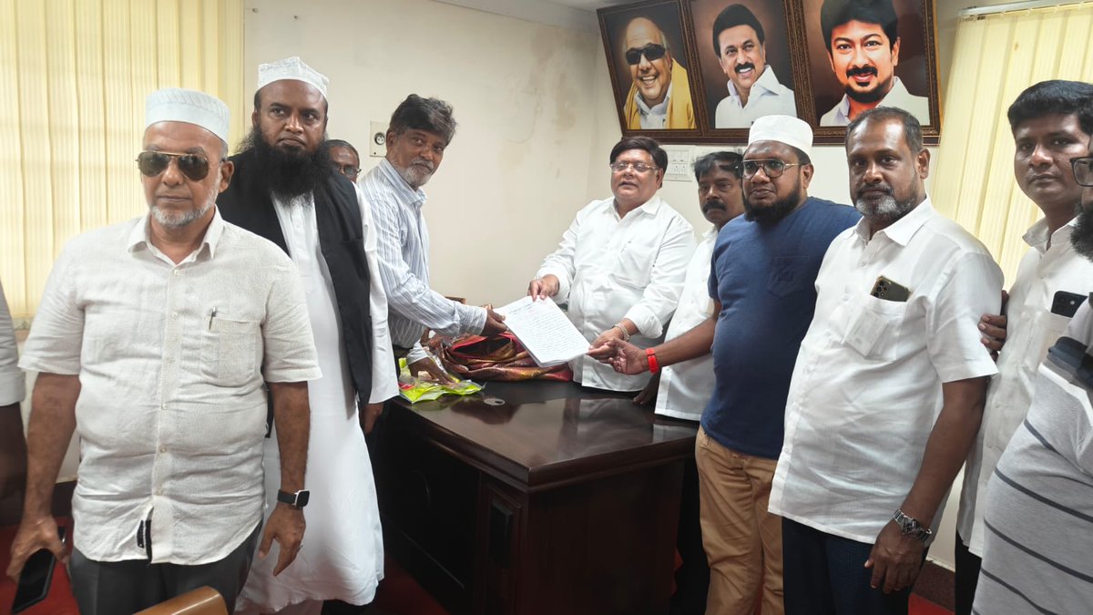 DMK_Chennai's tweet image. இராயபுரம் சட்டமன்ற தொகுதிக்கு உட்பட்ட 52வது மற்றும் 53வது வார்டு மின்ட் மாடர்ன் சிட்டி பகுதியைச் சார்ந்த பொதுமக்கள்
இராயபுரம் சட்டமன்ற உறுப்பினர் திரு.@idream_murthy அவர்களிடம் போஜராஜன் நகர் சுரங்கப்பாதையில் கேமரா, மின்விளக்குகள், போலீஸ் பூத் மற்றும் அங்குள்ள மதுபான கடையினை…