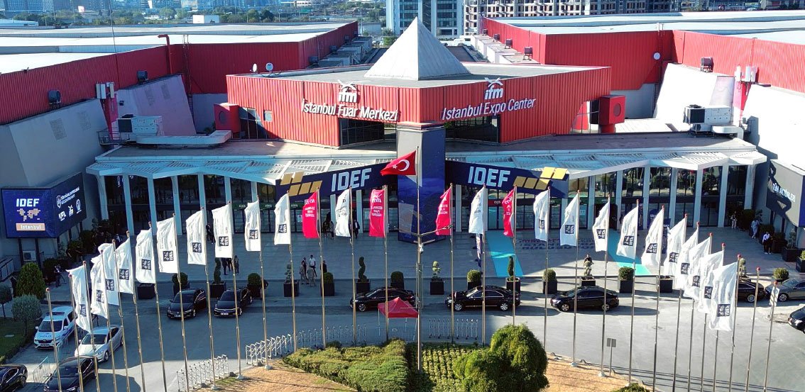 🔴 İlahiyatçı Abdurrahman Ateş:

Âciz değil, imkânlarını zalimlere peşkeş çeken hain Müslümanlar.

Gazze'nin feryadı arşı titretirken, Gazze'yi haritadan silmeye çalışan sistemlerin mühendisliğinde doğrudan yer alan firmaların İstanbul'daki IDEF fuarında şov yapmasına destek