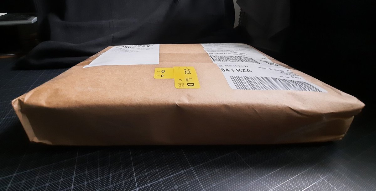 Das ist es: mein Papierkind No. 2. 

Der erste echte Druck als Buch. 
Das Ergebnis von vier Jahren harter Arbeit. 
Und es bleibt noch eine Menge zu tun.