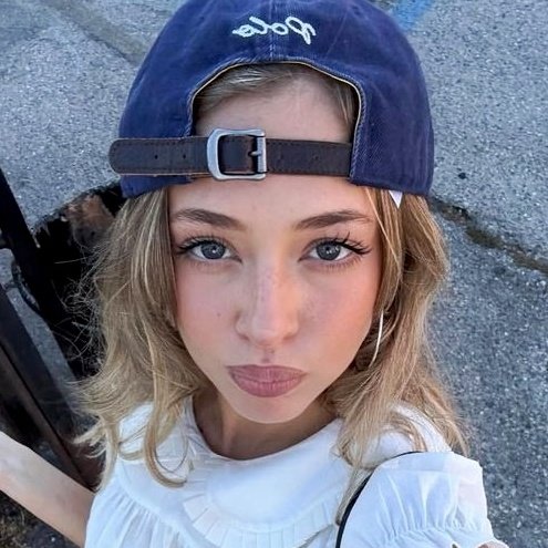 piablads's tweet image. #NewProfilePic hi new layout