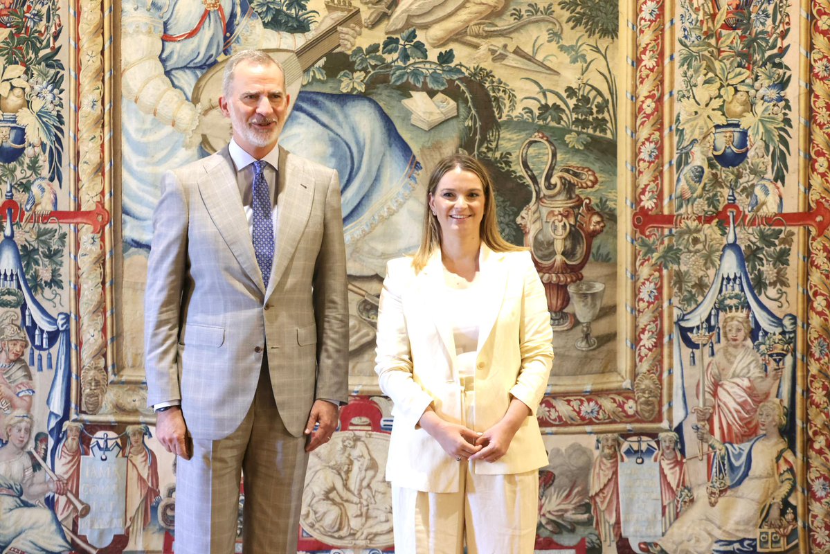 MargaProhens's tweet image. Un verdadero honor reunirme un año más con Su Majestad el Rey Felipe VI en el Palacio de la Almudaina, donde he podido expresarle mi agradecimiento su compromiso y por elegir siempre las Illes Balears.
Durante el encuentro, le he trasladado los avances del Pacto por la…