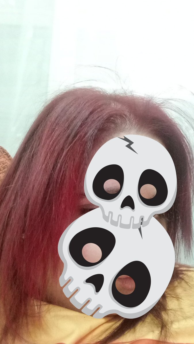 NO BUT THE COLOR????? I'M IN LOVE BUT IN PERSON IT'S BETTER