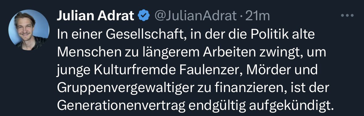Goatsilla's tweet image. Als wenn sich der kleine Rassist sich für alte Menschen interessieren würde.