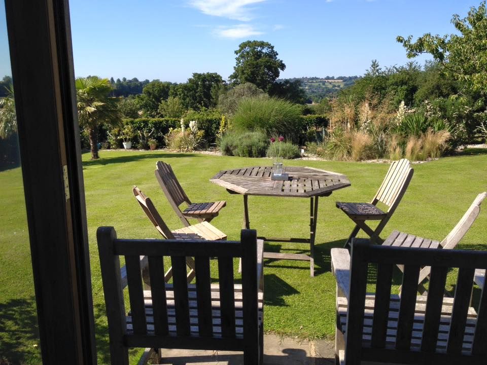 🌾 Peaceful B&amp;B Retreat at Three Chimneys Farm, Kent 🛏️🌿

Guests can enjoy a warm, homely atmosphere and the charm of rural living, all while being ideally placed to explore the beauty of Kent.

Accepts 🐶 🐴 
weacceptpets.co.uk/Kent/7374 

#KentGetaway #BandBKent #CountrysideEscape