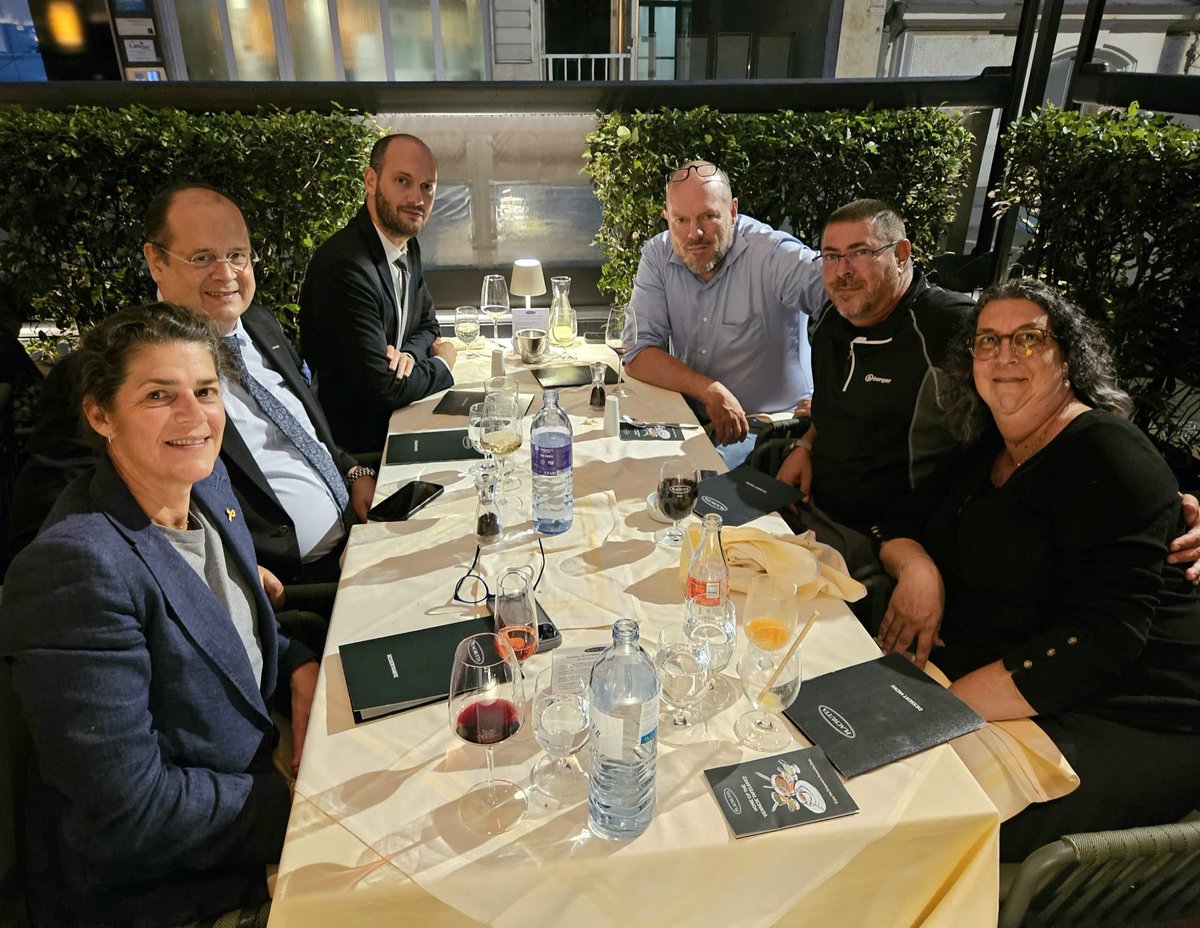 Israel in Österreich🇮🇱🇦🇹 (@israelinaustria) on Twitter photo Nach dem Vorfall in Tirol traf sich DCM <a href="/ilaylevi2/">Ilay Levi Judkovsky 🎗️</a> mit dem israelischen Ehepaar. Wir danken Herrn Manfred Katzenschlag, Leiter der WKO für Tourismus und Freizeitwirtschaft für das persönliche Abendessen und der Entschuldigung. Es gibt keinen Platz für Hass.
#gegenantisemitismus Nach dem Vorfall in Tirol traf sich DCM <a href="/ilaylevi2/">Ilay Levi Judkovsky 🎗️</a> mit dem israelischen Ehepaar. Wir danken Herrn Manfred Katzenschlag, Leiter der WKO für Tourismus und Freizeitwirtschaft für das persönliche Abendessen und der Entschuldigung. Es gibt keinen Platz für Hass.
#gegenantisemitismus