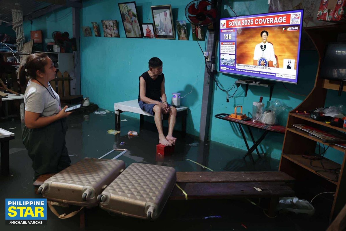 The photographer deserves a salary increase. 

📷 Philippine Star