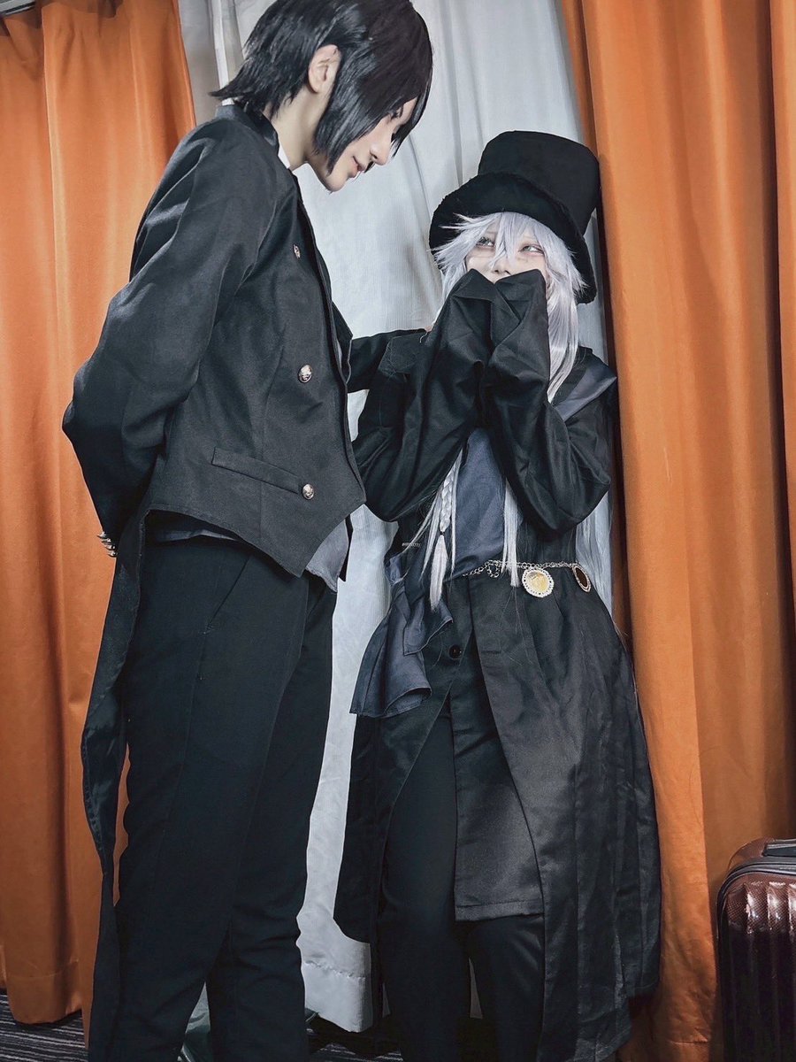 oraora_Dli's tweet image. Cosplay⚠️

昨日の深夜遊び見て🫶🫶🫶
セバスけいちゃんにメロついてる私
膝曲げて身長調整してる